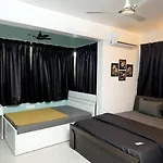 2Bhk Cozy Apartment By Royal Luxor Stay