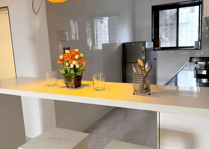 2Bhk Cozy Apartment By Royal Luxor Stay