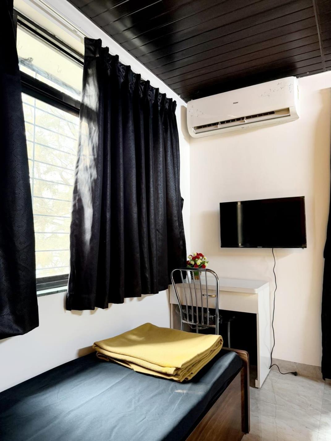 2bhk Cozy By Royal Luxor Pune