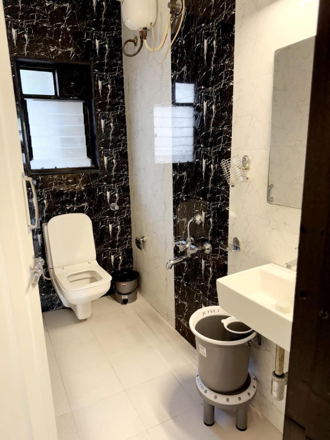Apartment 2bhk Cozy By Royal Luxor Pune