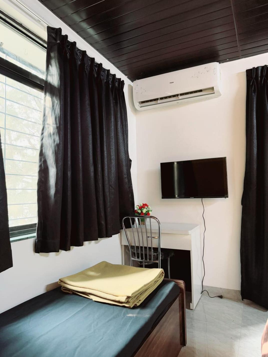 Apartment 2bhk Cozy By Royal Luxor Pune